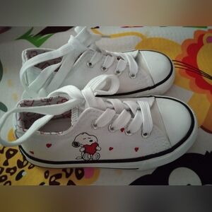 Snoopy tennis shoes